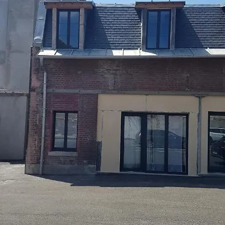 Apartment L'aurore Doree, Duplex Renove - Parking Prive - Wifi Gratuit Saint-Quentin (Aisne)